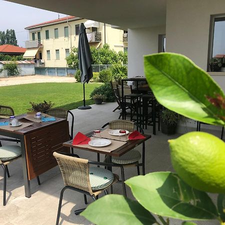 I Broletti Del Garda Hotell Pacengo Di Lazise Eksteriør bilde