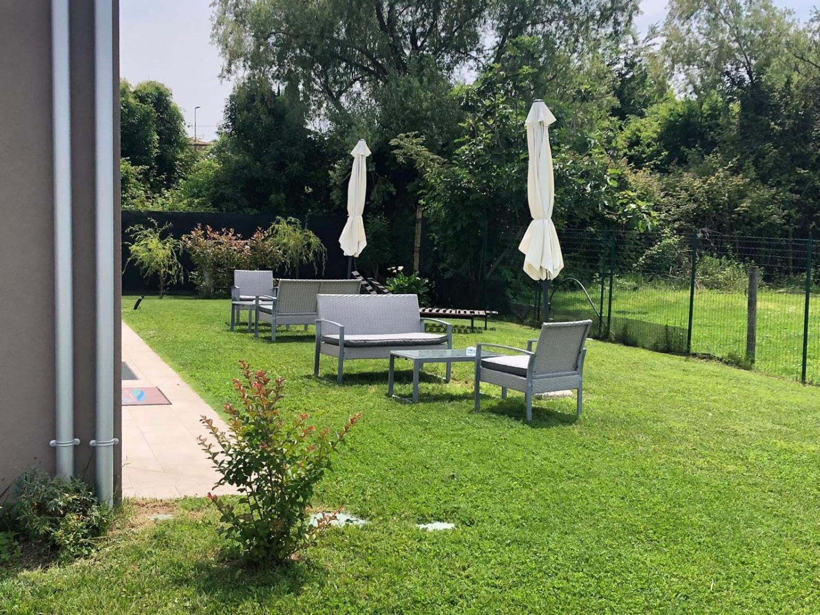 I Broletti Del Garda Hotell Pacengo Di Lazise Eksteriør bilde