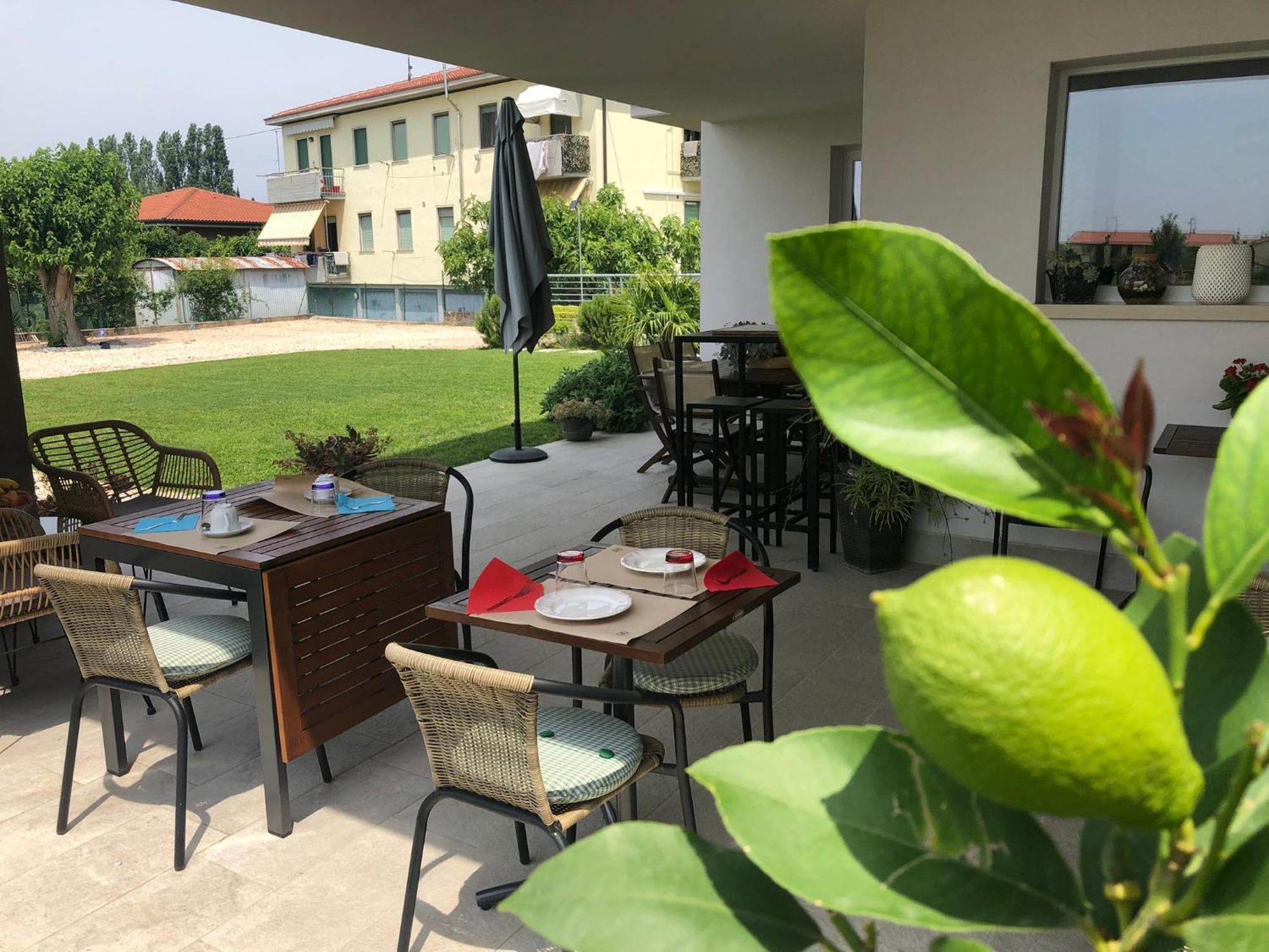 I Broletti Del Garda Hotell Pacengo Di Lazise Eksteriør bilde